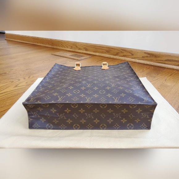 Louis Vuitton Sac Plat Handbag - Picture 9 of 16